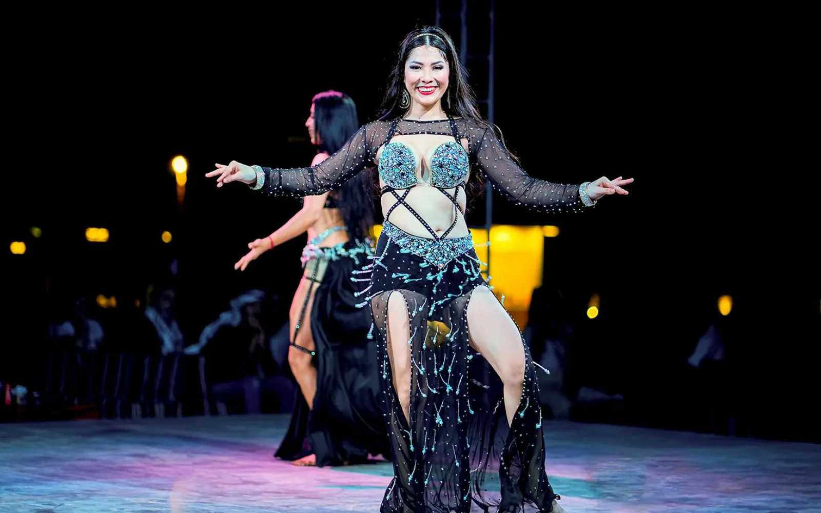 belly-dancer-desert-safari-dubai