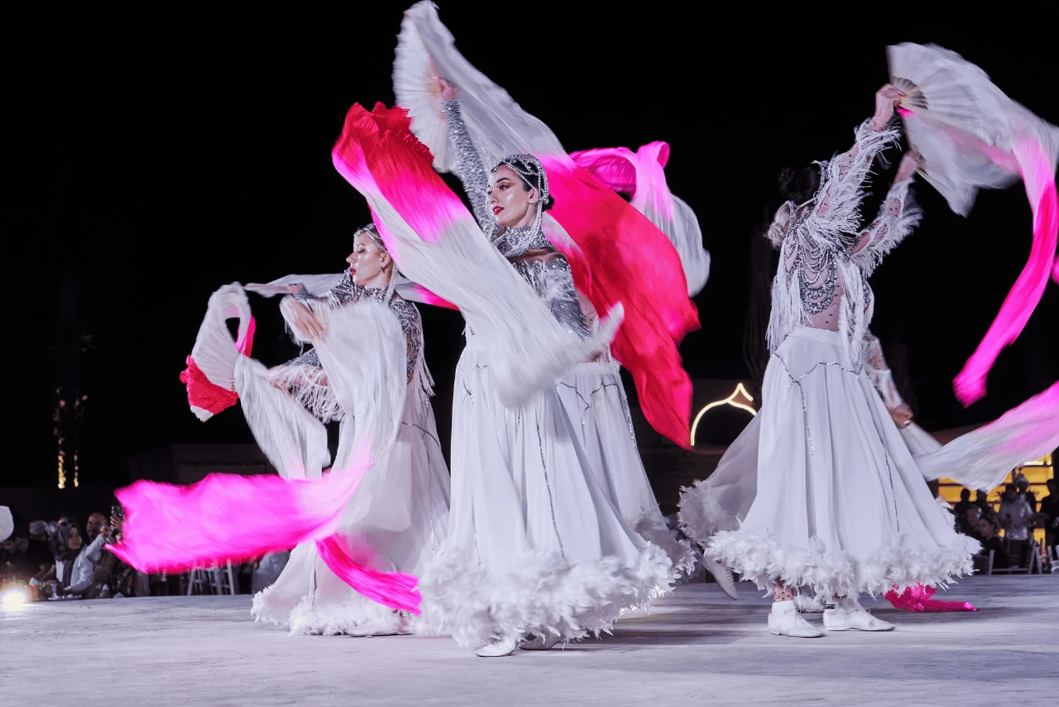 dubai-desert-entertainment-show-and-dinner-experience-4470265