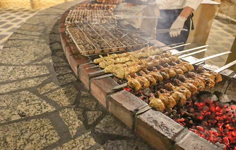Desert-Safari-Dubai-BBQ-Dinner-2-768x488-1